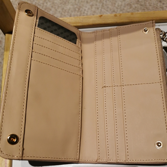 Guess wallet/wristlet - Picture 3 of 5